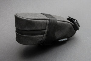 Сумка велосипедная подседельная "Акула" CAANBAG, цвет: черный, артикул: CAAN-TR-40BL